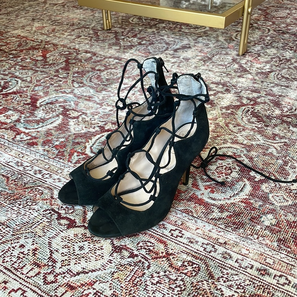 VINCE CAMUTO LACE UP HEELS